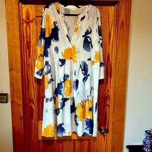 Light weight dress, flare sleeves, v-neck, flattering fit.
